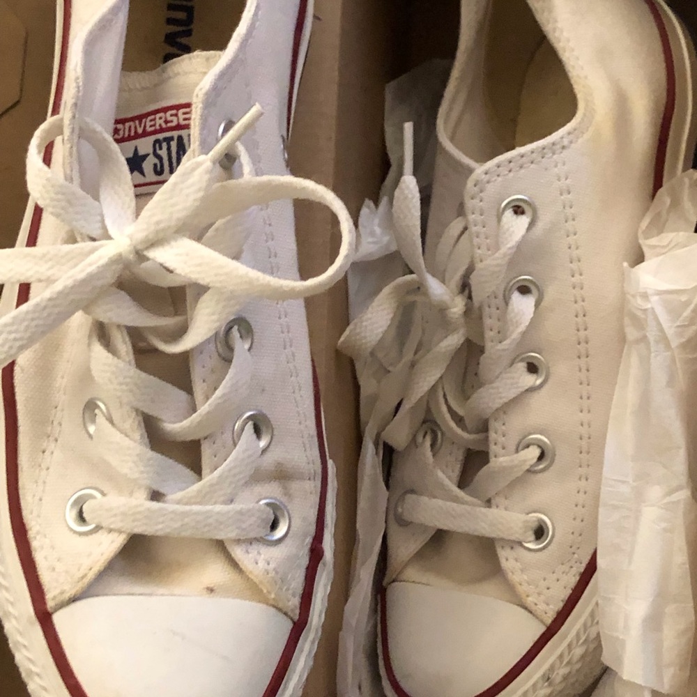 Vintage look all White Converse “dirty”